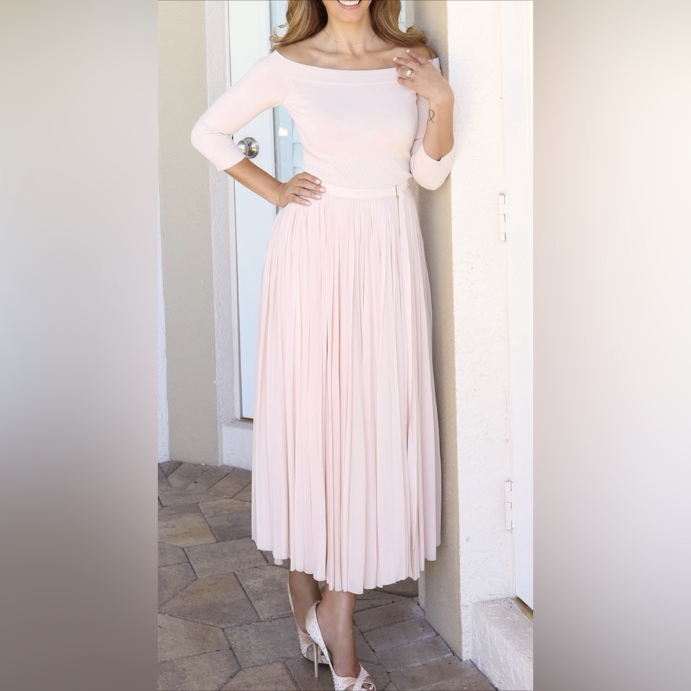 Alexander McQuin dress. Lightly used - Picture 1 of 4